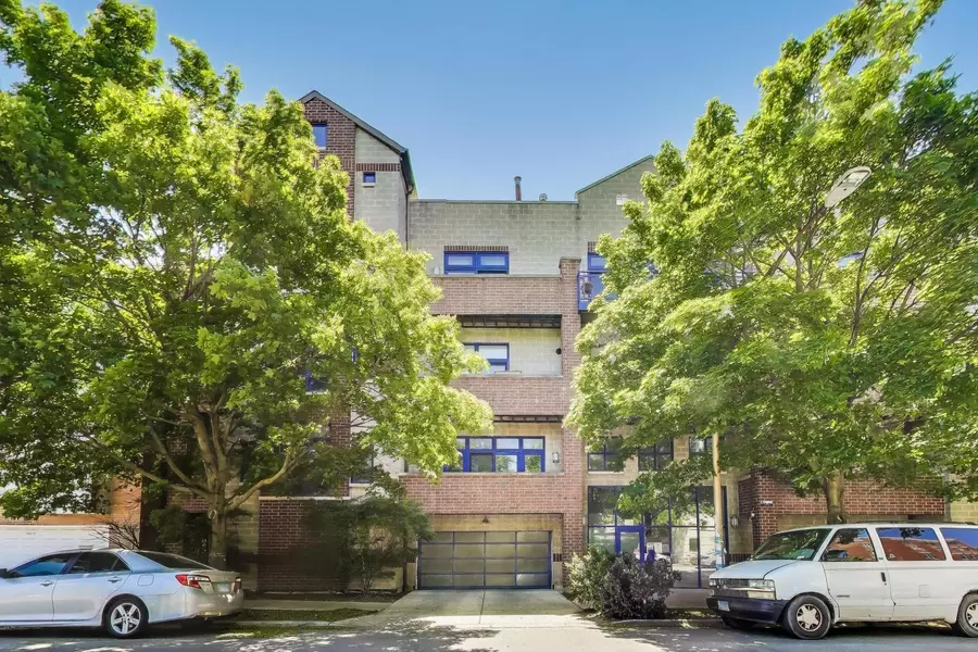 2251 W Saint Paul Avenue #2D, Chicago, IL 60647