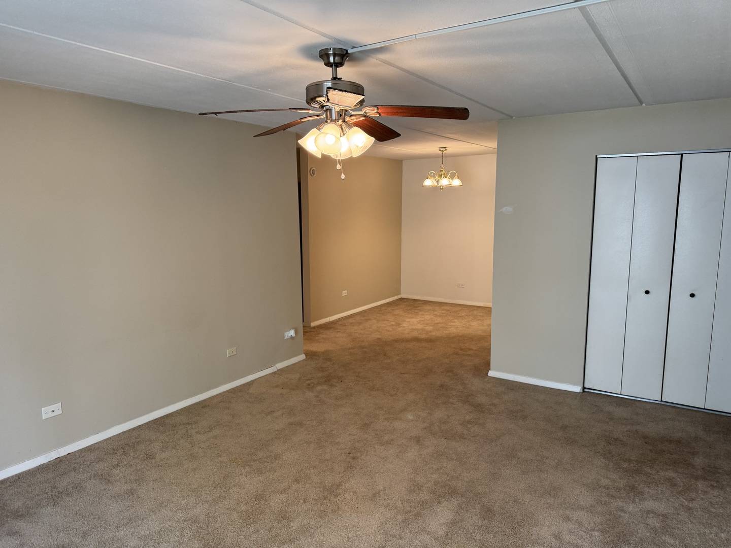 Glendale Heights, IL 60139,266 Shorewood Drive #GC