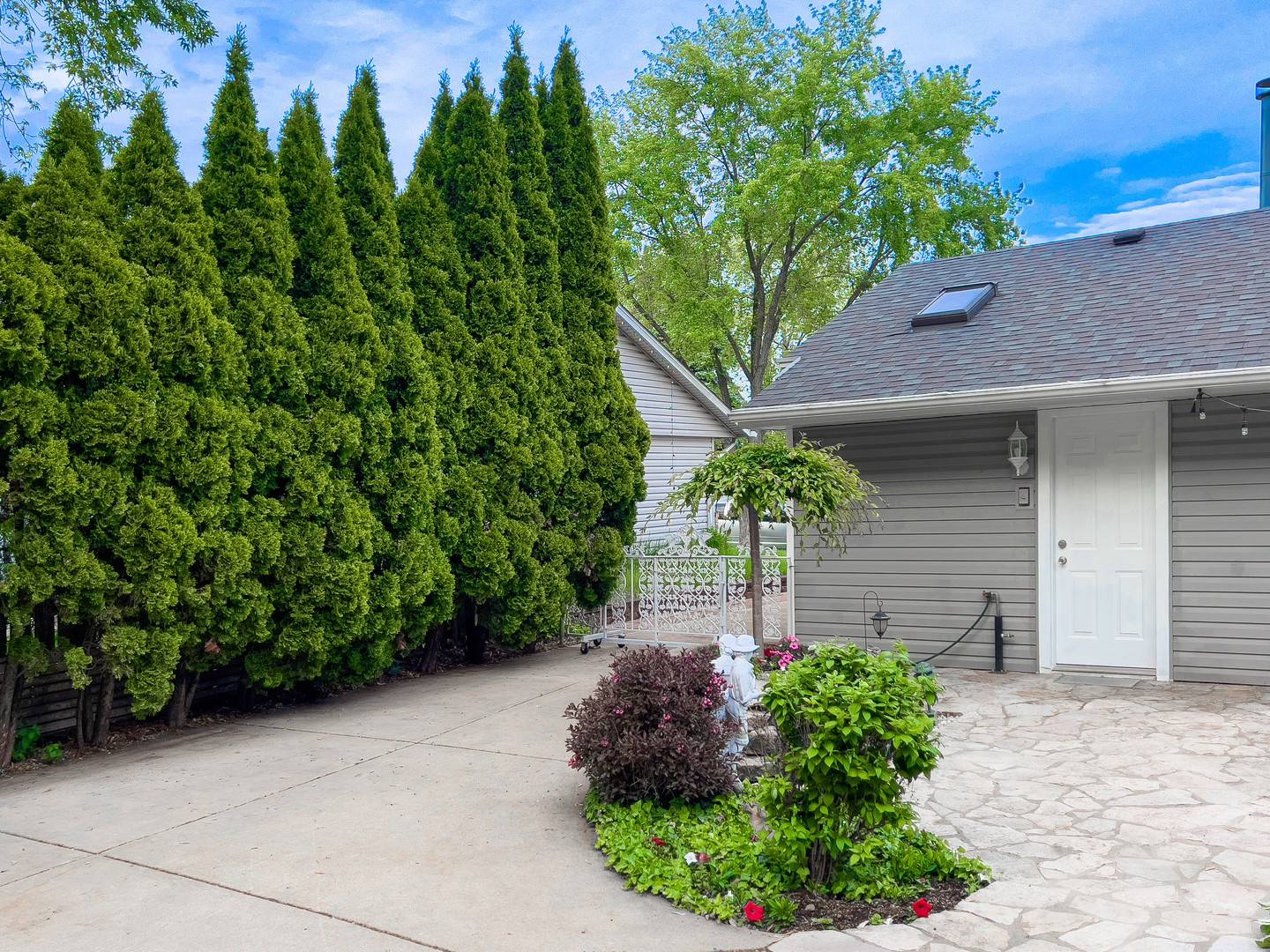 Roselle, IL 60172,704 Springfield Drive