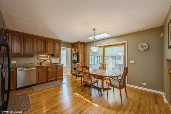 Inverness, IL 60010,235 Stratford Lane