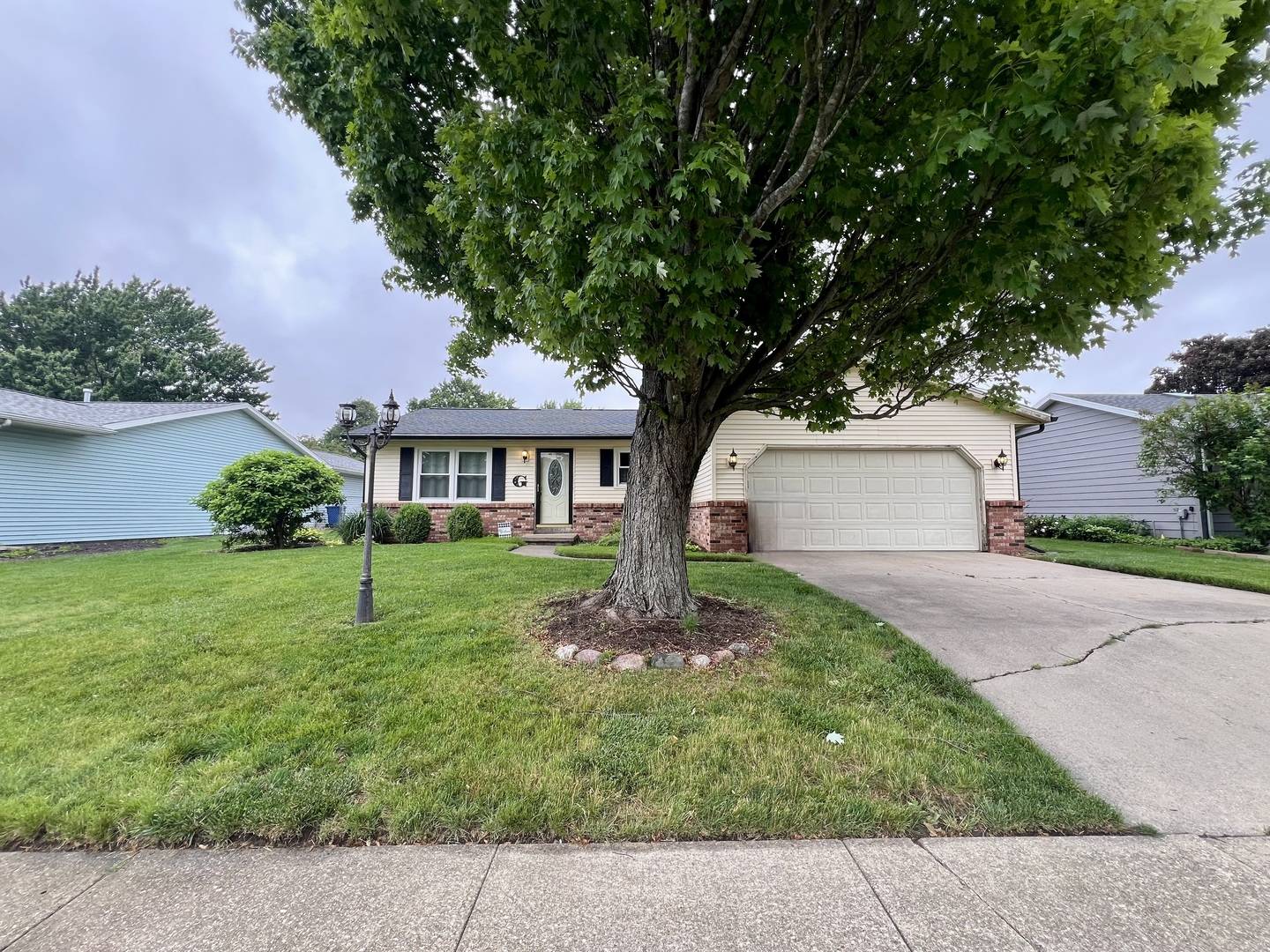 Champaign, IL 61821,2702 Worcester Drive