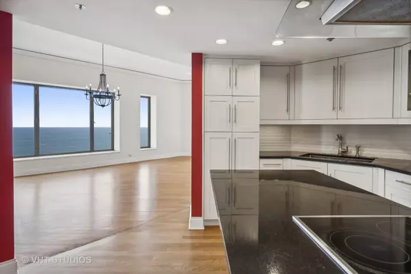 Chicago, IL 60611,950 N Michigan Avenue #4405