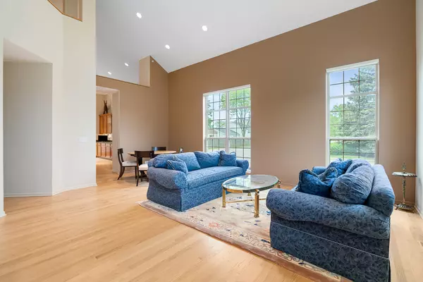 Northbrook, IL 60062,2725 Spenser Court