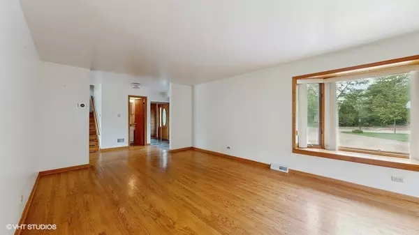 Glenview, IL 60025,911 Club Circle