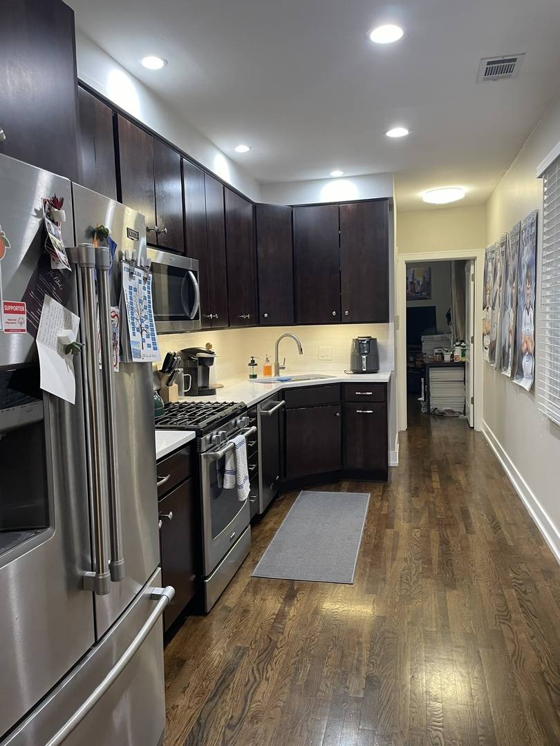 Chicago, IL 60657,1212 W HENDERSON Street #1