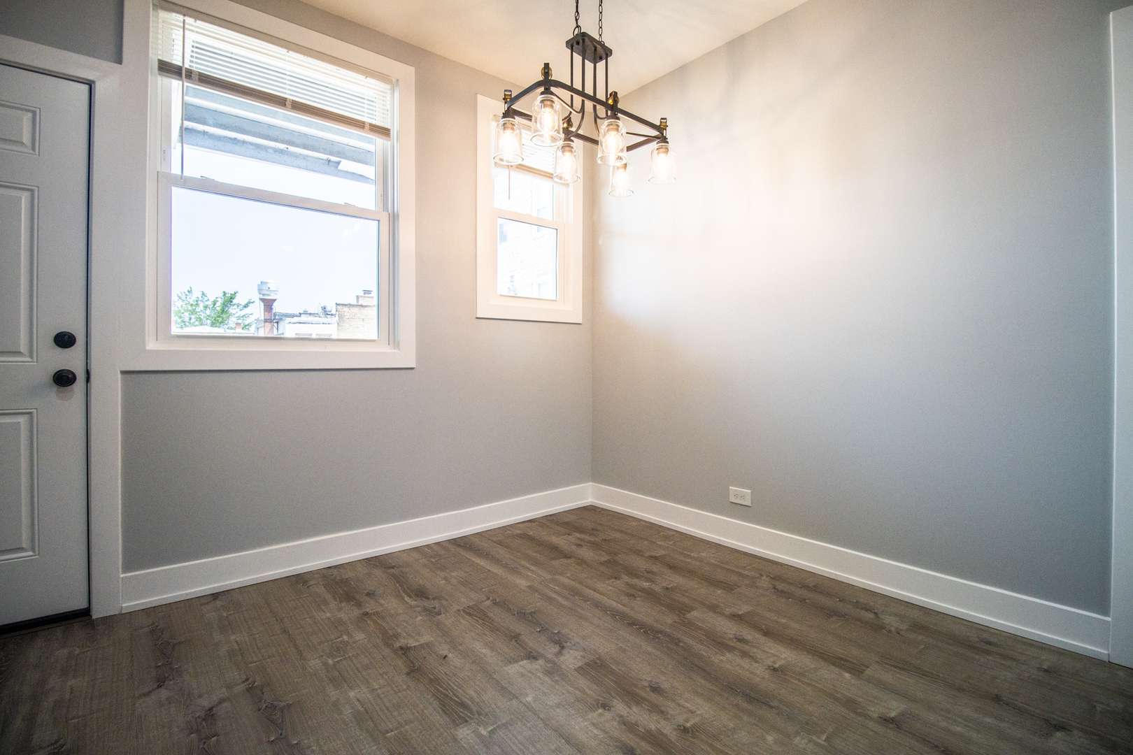 Chicago, IL 60618,3208 W Belle Plaine Avenue #2