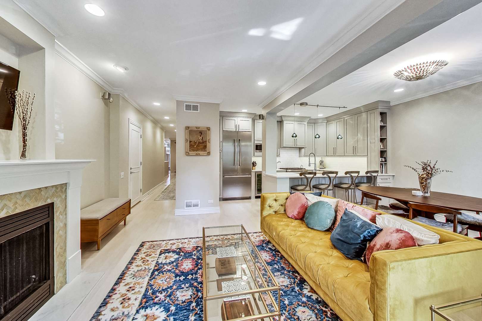 Chicago, IL 60614,460 W DEMING Place #1E