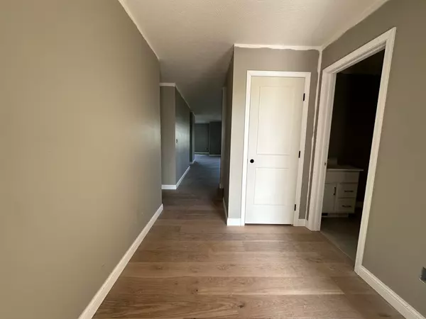 Normal, IL 61761,1239 Slate Road