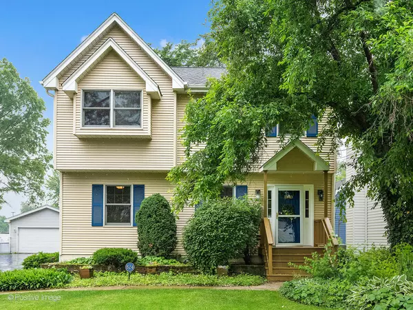 824 Dawes Avenue,  Wheaton,  IL 60189