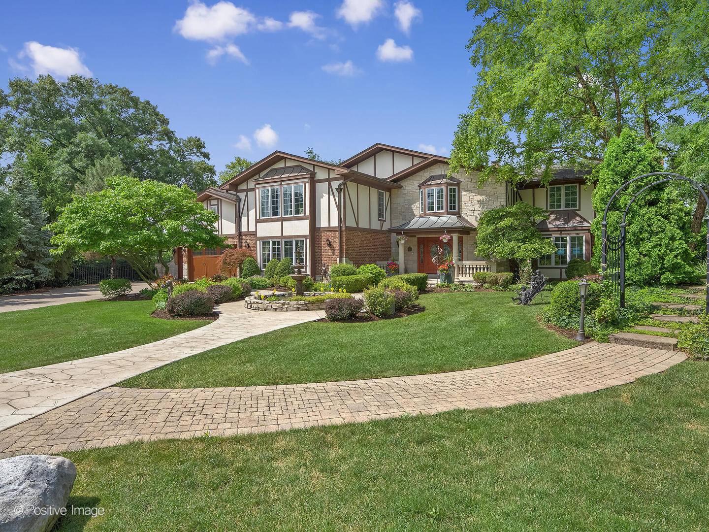 6 Swaps Court, Oak Brook, IL 60523