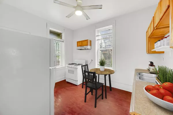 Chicago, IL 60617,9035 S Burley Avenue