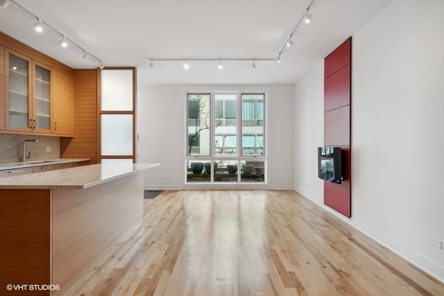 Chicago, IL 60661,641 W WAYMAN Street #A