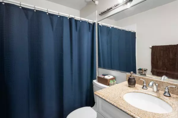 Chicago, IL 60613,3660 N Lake Shore Drive #2305