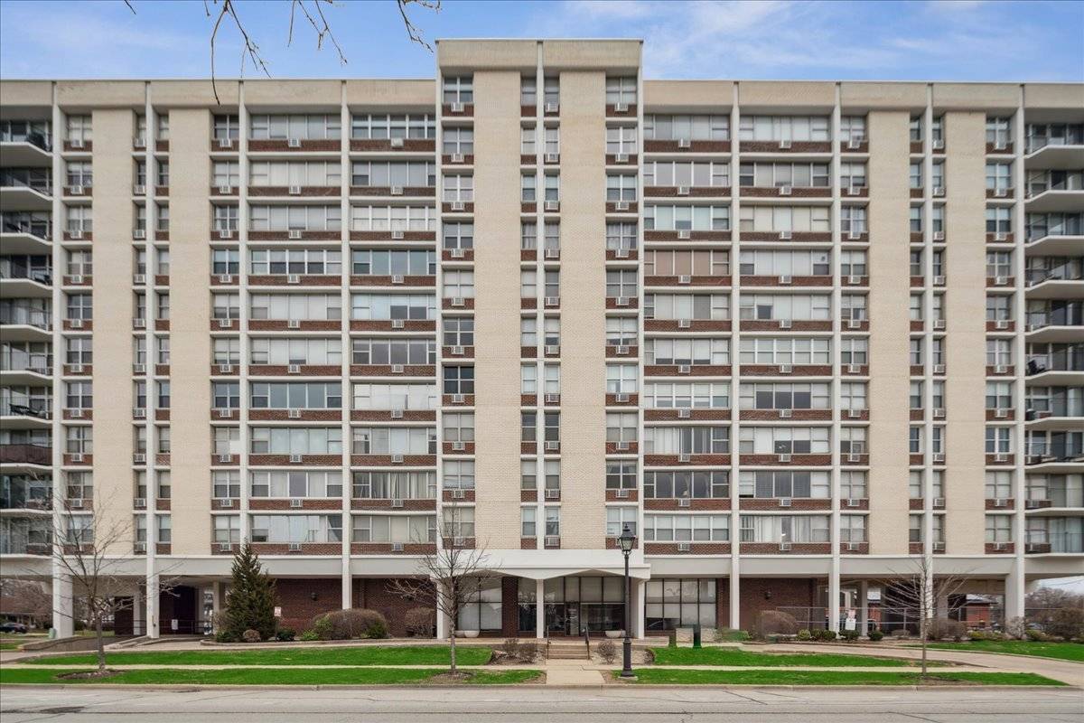 Lombard, IL 60148,33 N Main Street #6B