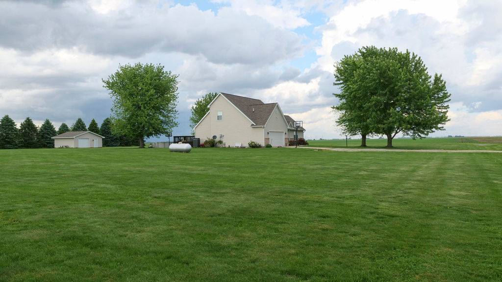 Villa Grove, IL 61956,29 N Deer Lake N