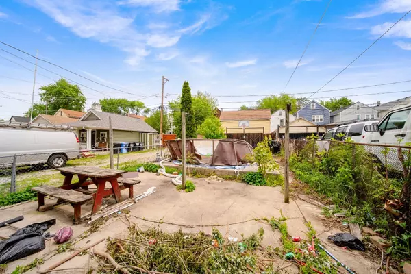 Chicago, IL 60638,4815 S Bishop Street