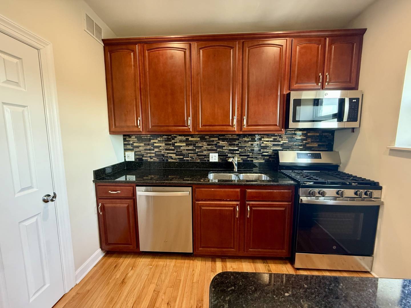 Chicago, IL 60637,6324 S Kimbark Avenue #404