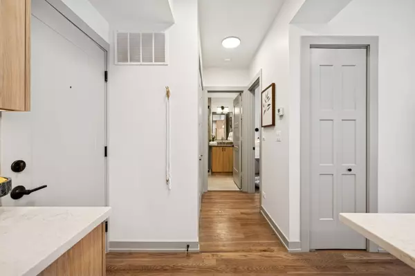 Chicago, IL 60626,1341 W Estes Avenue #3C