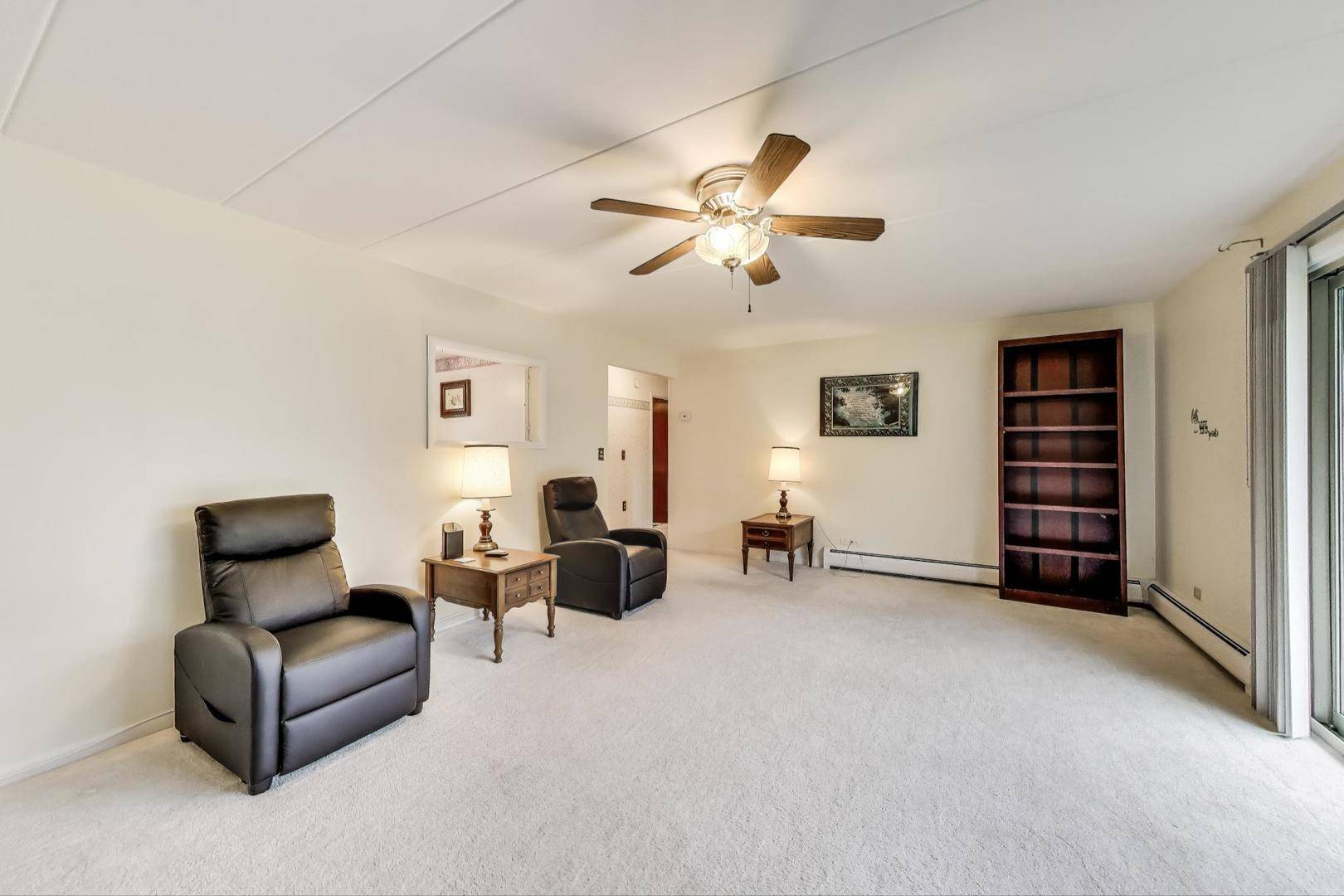 Countryside, IL 60525,6132 S Kensington Avenue #A