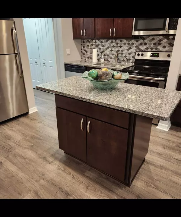 Park Ridge, IL 60068,720 N Western Avenue #10