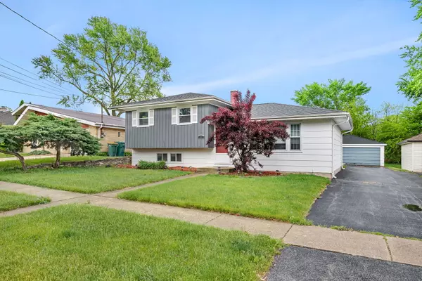 Lemont, IL 60439,8 E Eureka Street