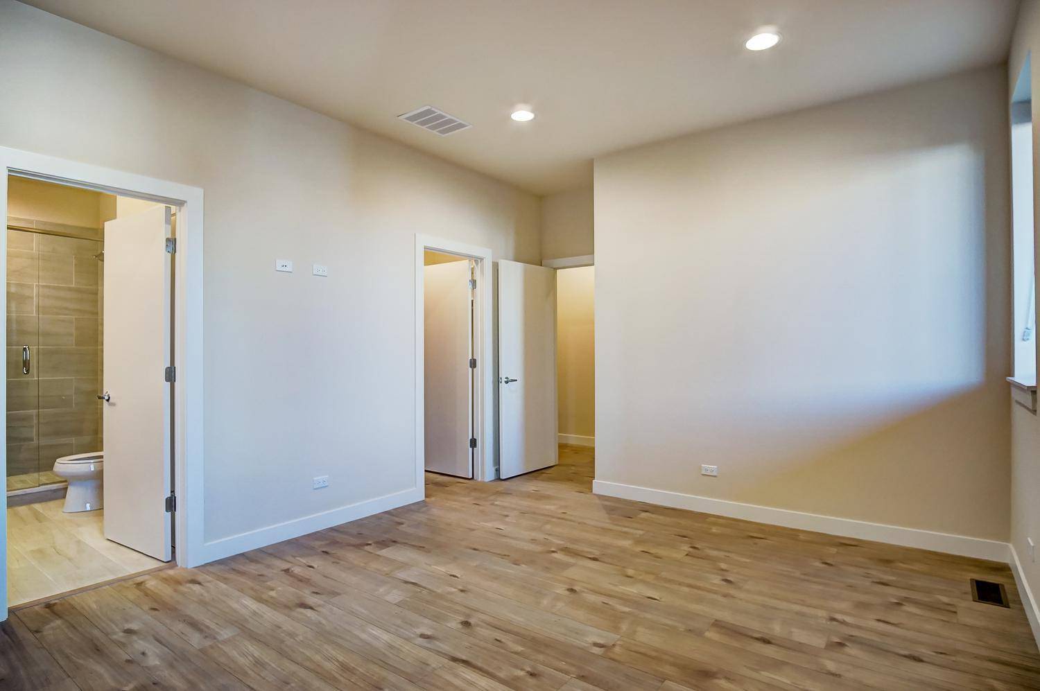 Chicago, IL 60618,2538 W Addison Street #1E