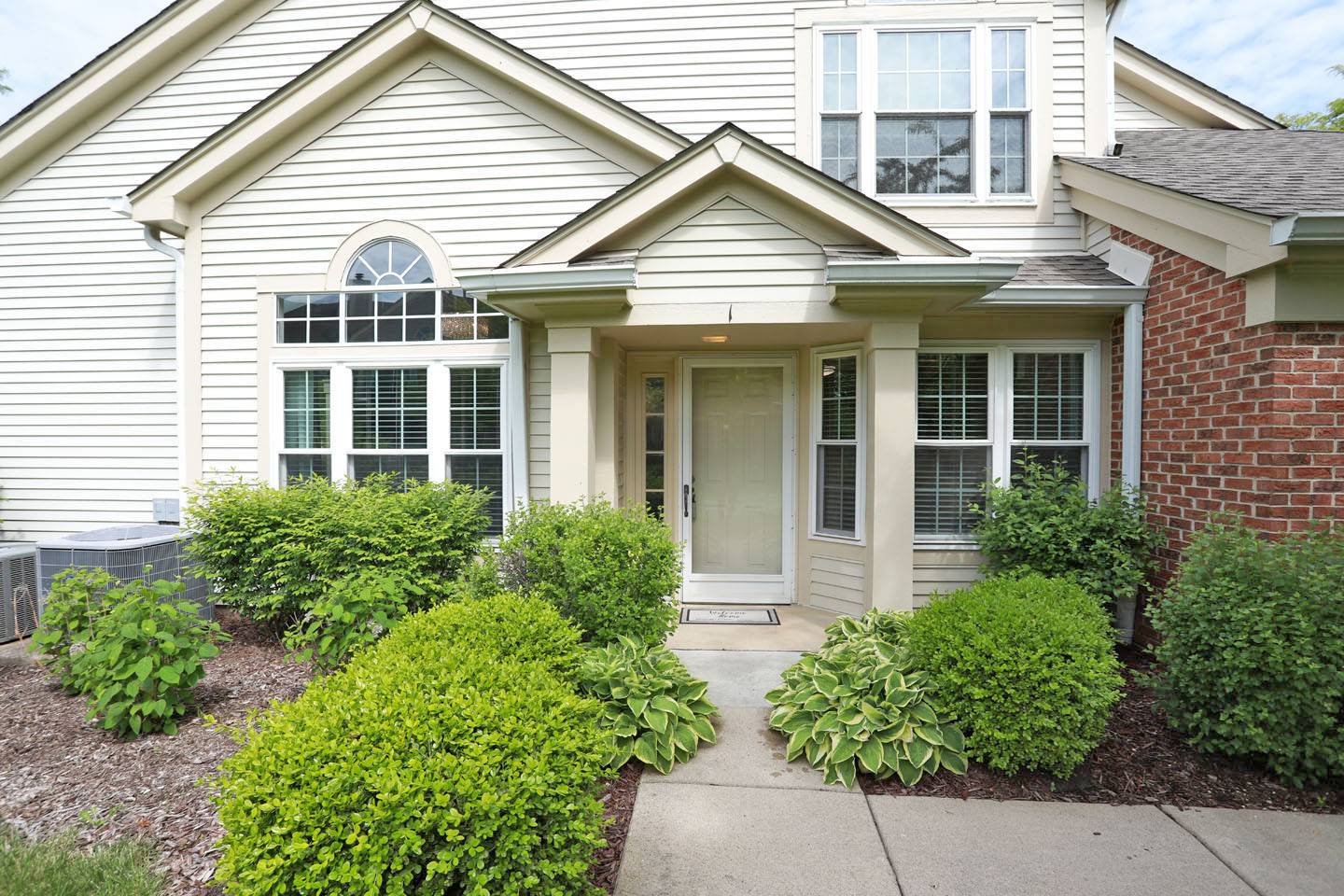Bartlett, IL 60103,339 Ashford Circle #1
