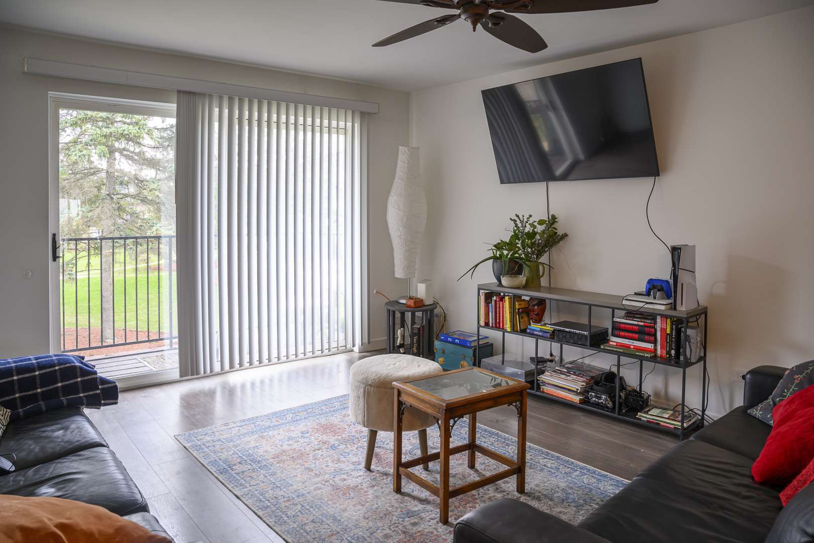 Des Plaines, IL 60016,9452 BAY COLONY Drive #2W