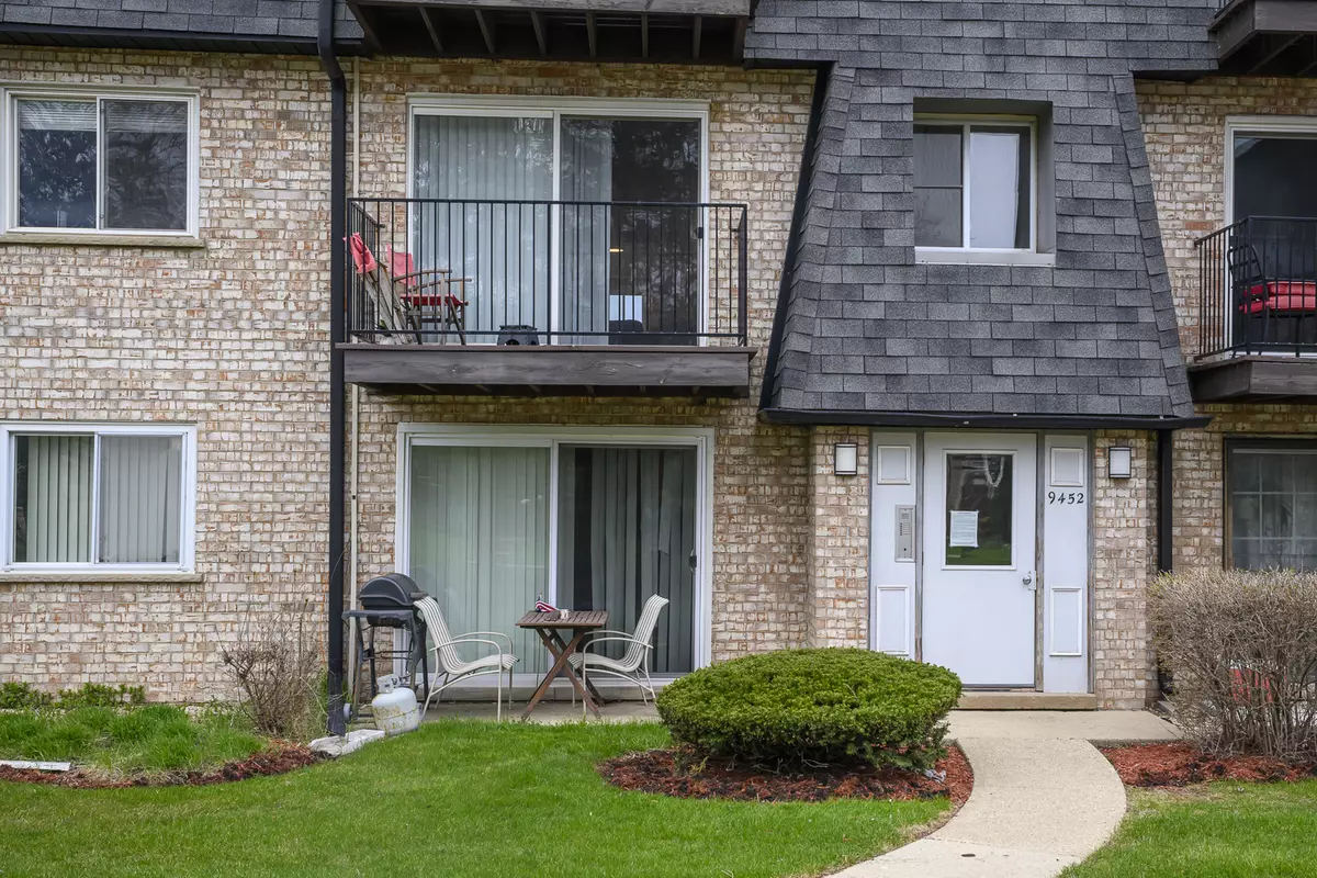 Des Plaines, IL 60016,9452 BAY COLONY Drive #2W