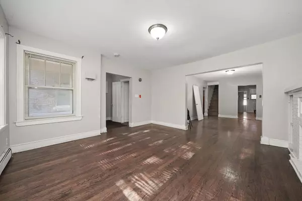 Chicago, IL 60659,6131 N Rockwell Street
