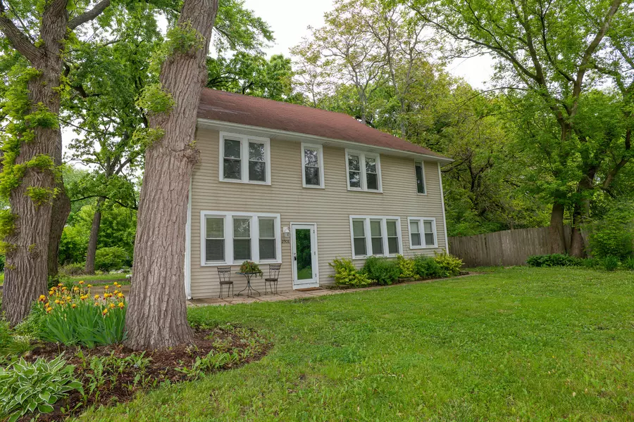 2908 Oakwood Avenue, Mchenry, IL 60051