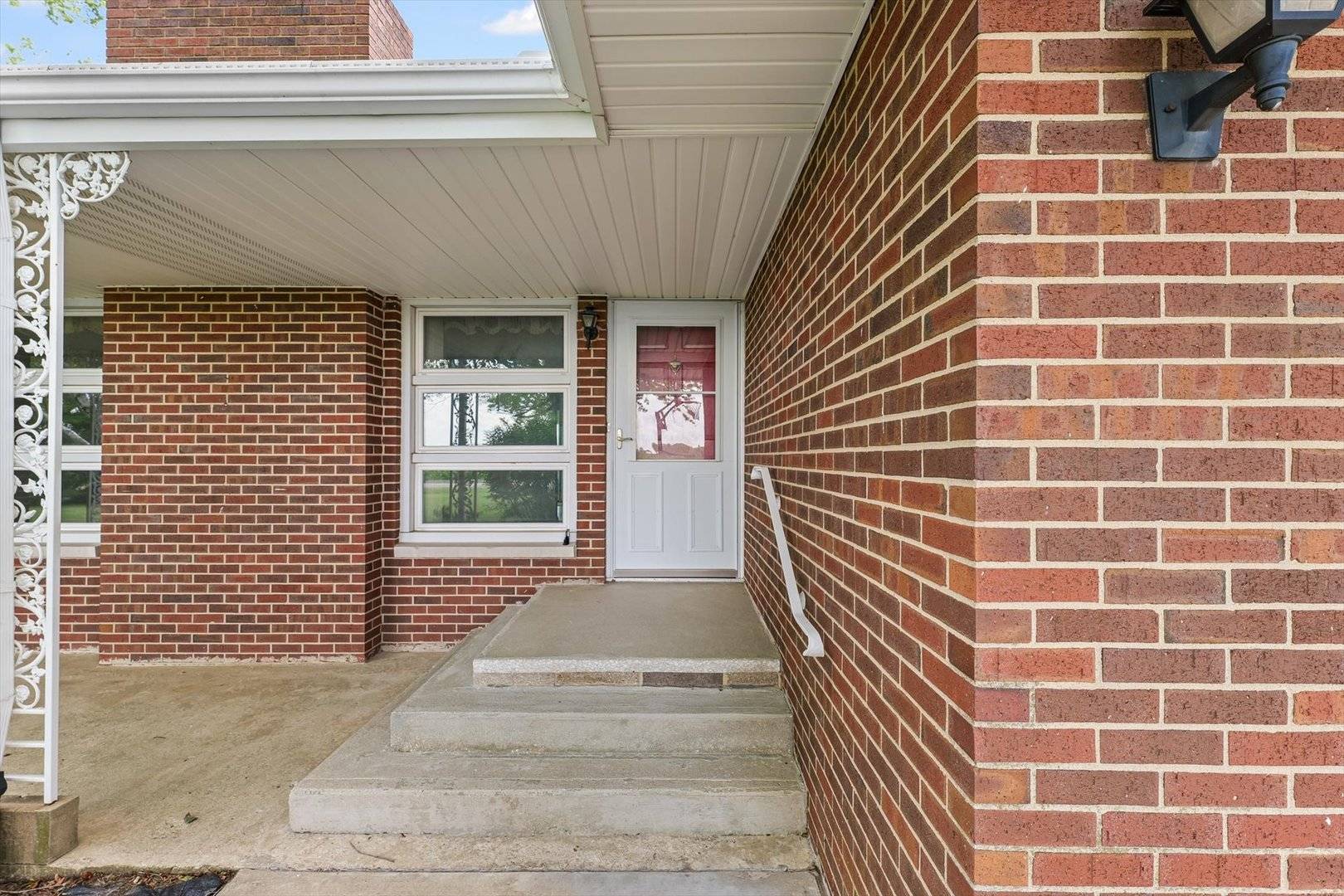 Tolono, IL 61880,806 County Road 1200 E