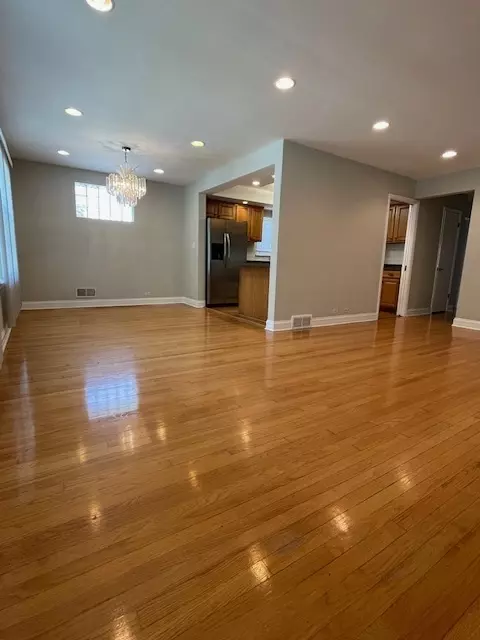 Chicago, IL 60646,6341 N LOWELL Avenue