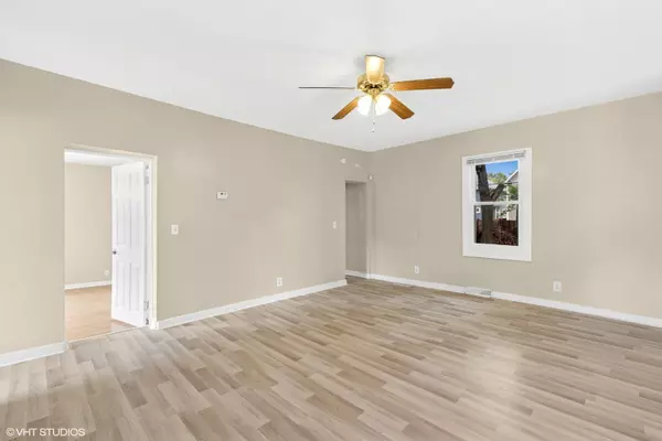 Waukegan, IL 60085,413 N Poplar Street