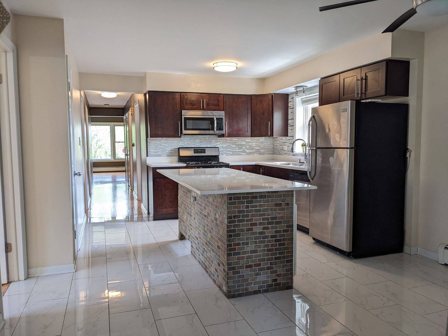 Clarendon Hills, IL 60514,16W631 56th Street #2