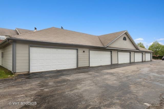 Wheaton, IL 60189,115 Kensington Circle #207