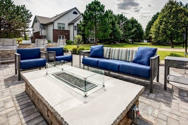Wheaton, IL 60189,115 Kensington Circle #207