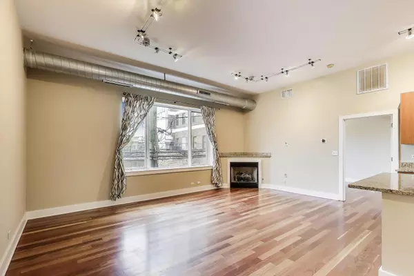 Chicago, IL 60625,4751 N Artesian Avenue #206