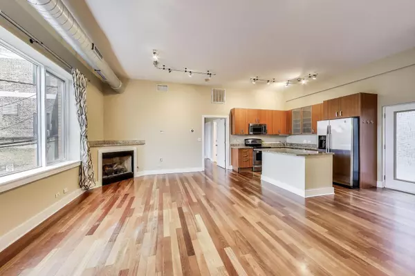 Chicago, IL 60625,4751 N Artesian Avenue #206