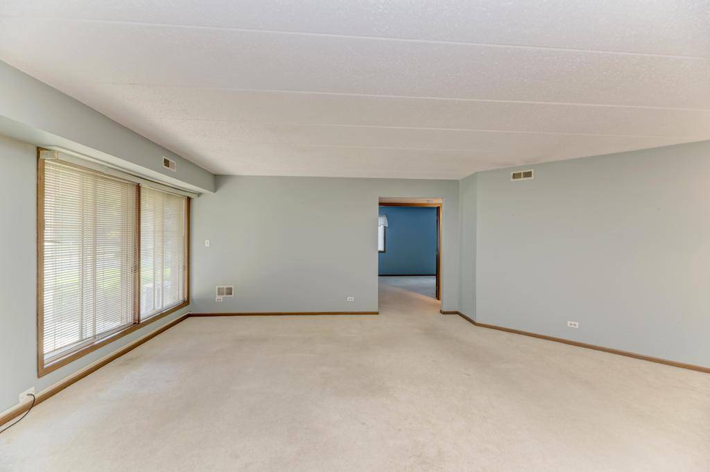 Carol Stream, IL 60188,464 S President Street #101