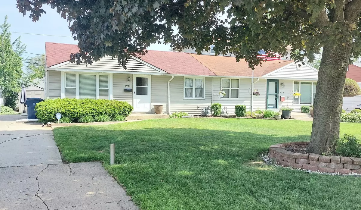 Hometown, IL 60456,8923 S Main Street