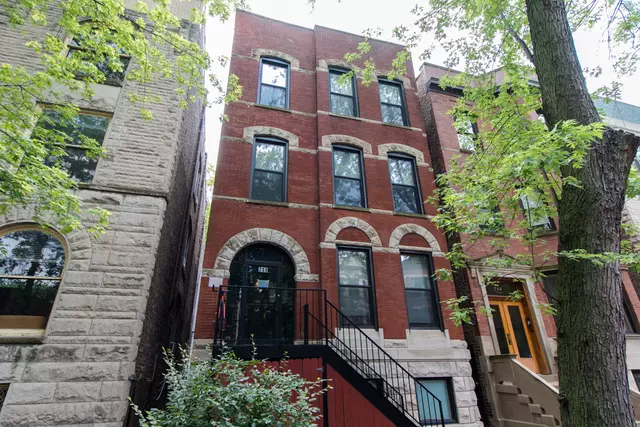 Chicago, IL 60657,711 W Briar Place #1