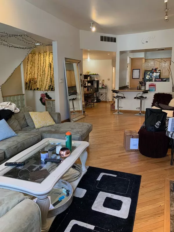 Chicago, IL 60657,711 W Briar Place #1