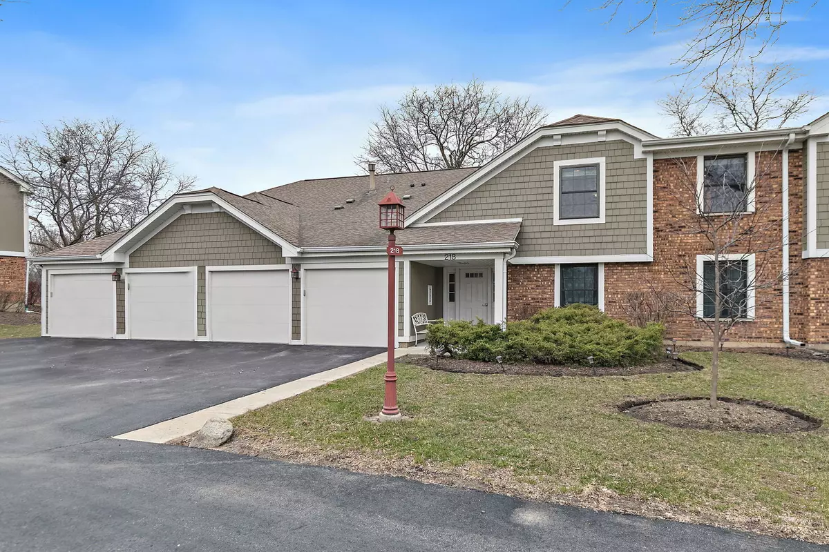 Schaumburg, IL 60193,218 Deerpath Court #B2
