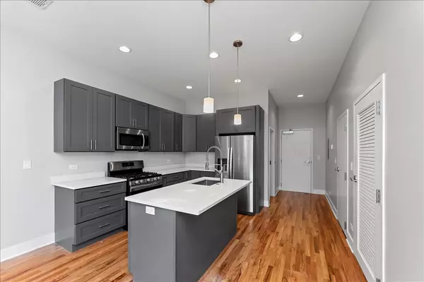 Chicago, IL 60657,3122 N Broadway Street #305