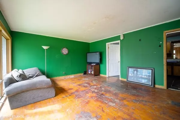 Northbrook, IL 60062,1043 Whitfield Road