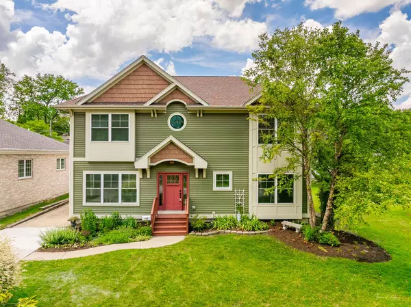122 S Grant Street, Westmont, IL 60559