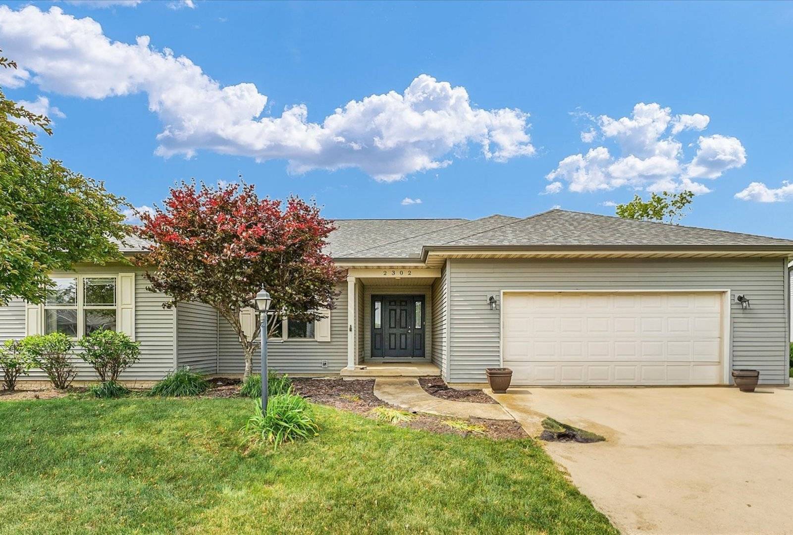 2302 Slade Lane, Mahomet, IL 61853