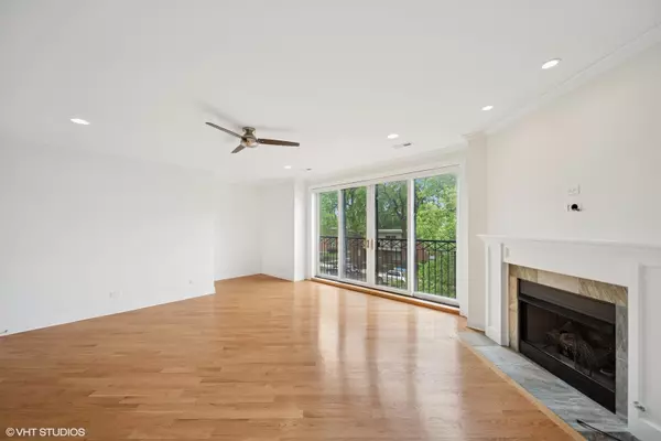 Chicago, IL 60653,3560 S Giles Avenue #2