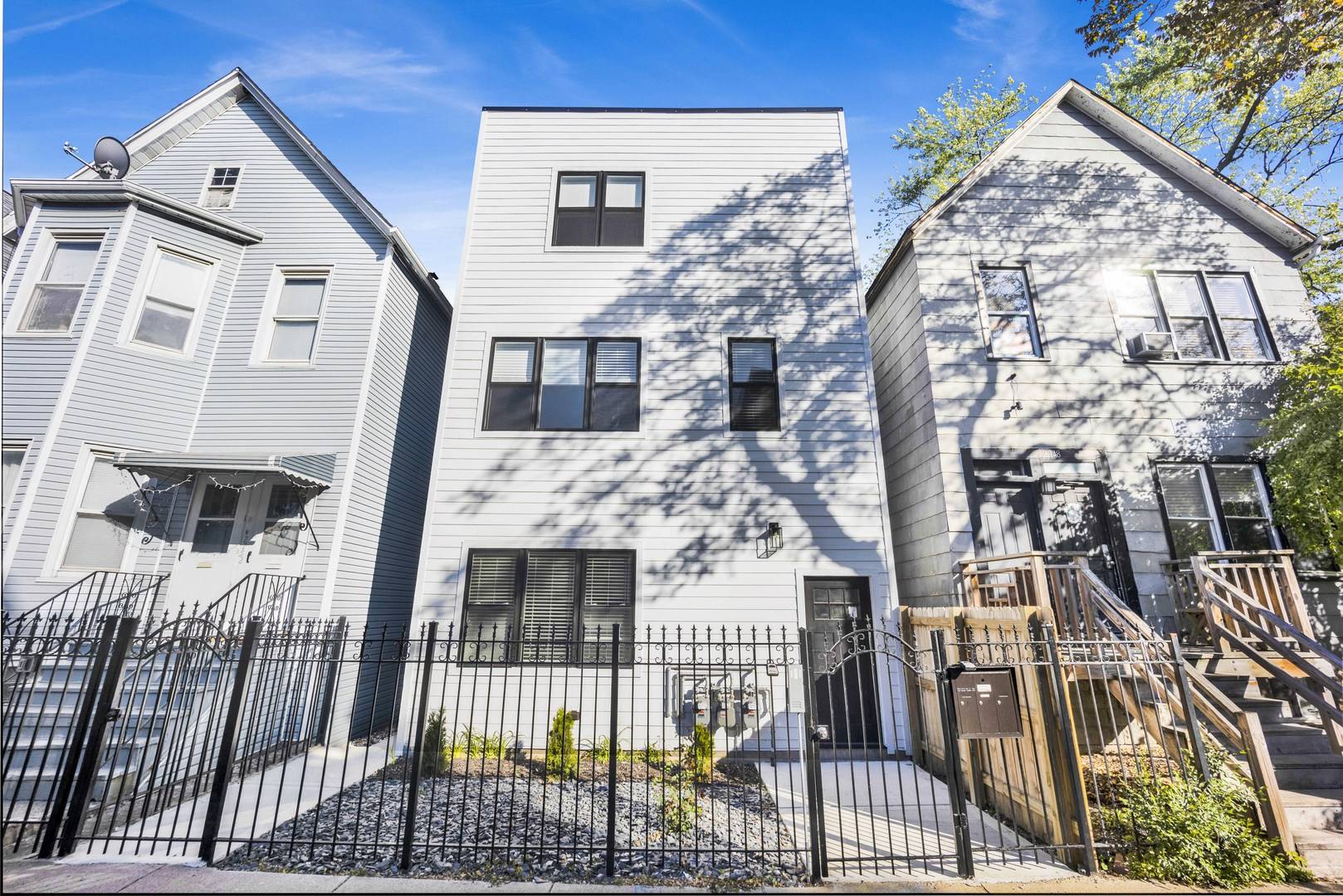 2750 W Francis Place #3, Chicago, IL 60647